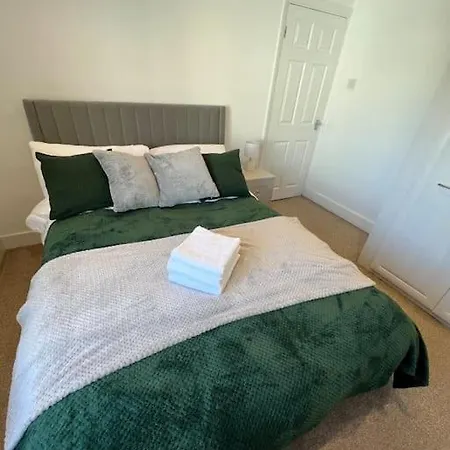 Seaforth Apartments 2 Bedroom Apartment With Parking And Garden By Rockmanstays Southend-on-Sea Exterior photo
