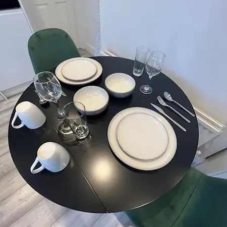 Seaforth Apartments 2 Bedroom Apartment With Parking And Garden By Rockmanstays Southend-on-Sea Exterior photo
