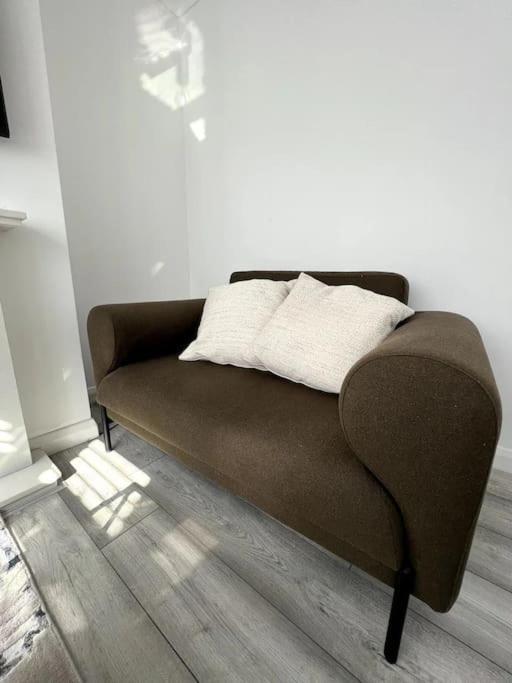 Apartment Seaforth 2 Bedroom With Parking And Garden By Rockmanstays *