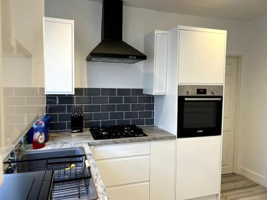 Seaforth 2 Bedroom With Parking And Garden By Rockmanstays Apartment *