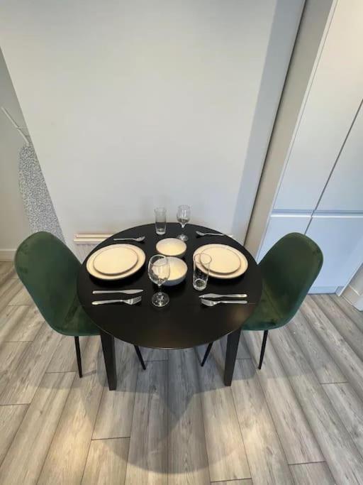 Seaforth 2 Bedroom With Parking And Garden By Rockmanstays Southend-on-Sea
