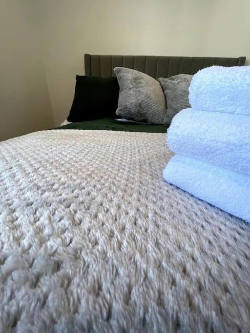 Apartment Seaforth 2 Bedroom With Parking And Garden By Rockmanstays
