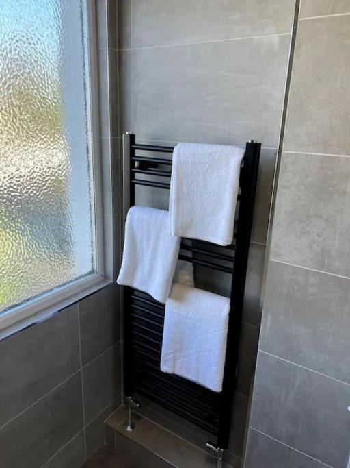 Seaforth 2 Bedroom With Parking And Garden By Rockmanstays Southend-on-Sea