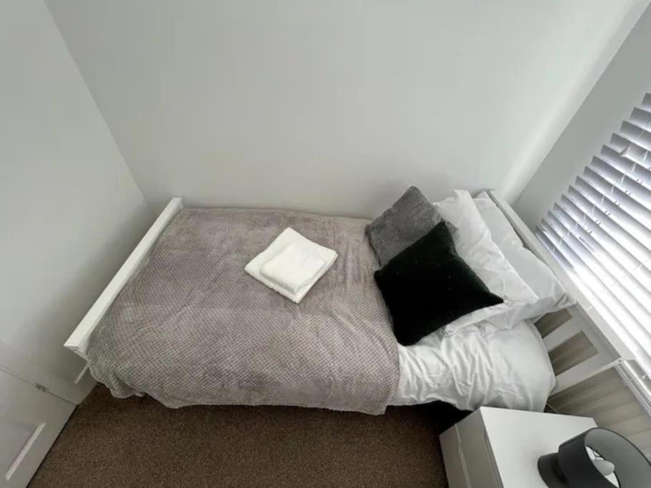 Apartment Seaforth 2 Bedroom With Parking And Garden By Rockmanstays